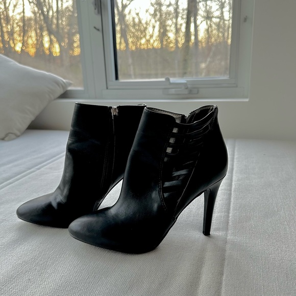 Cathy Jean x Ankle Booties - Picture 2 of 8